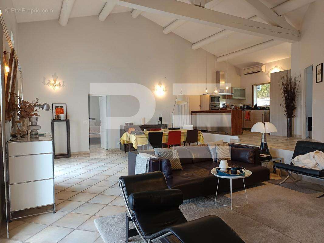 Maison à BELLEGARDE