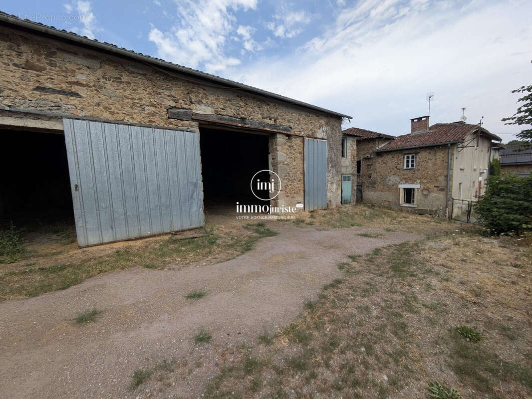 Maison 109 m² à Saint-Victurnien  - photo 3
