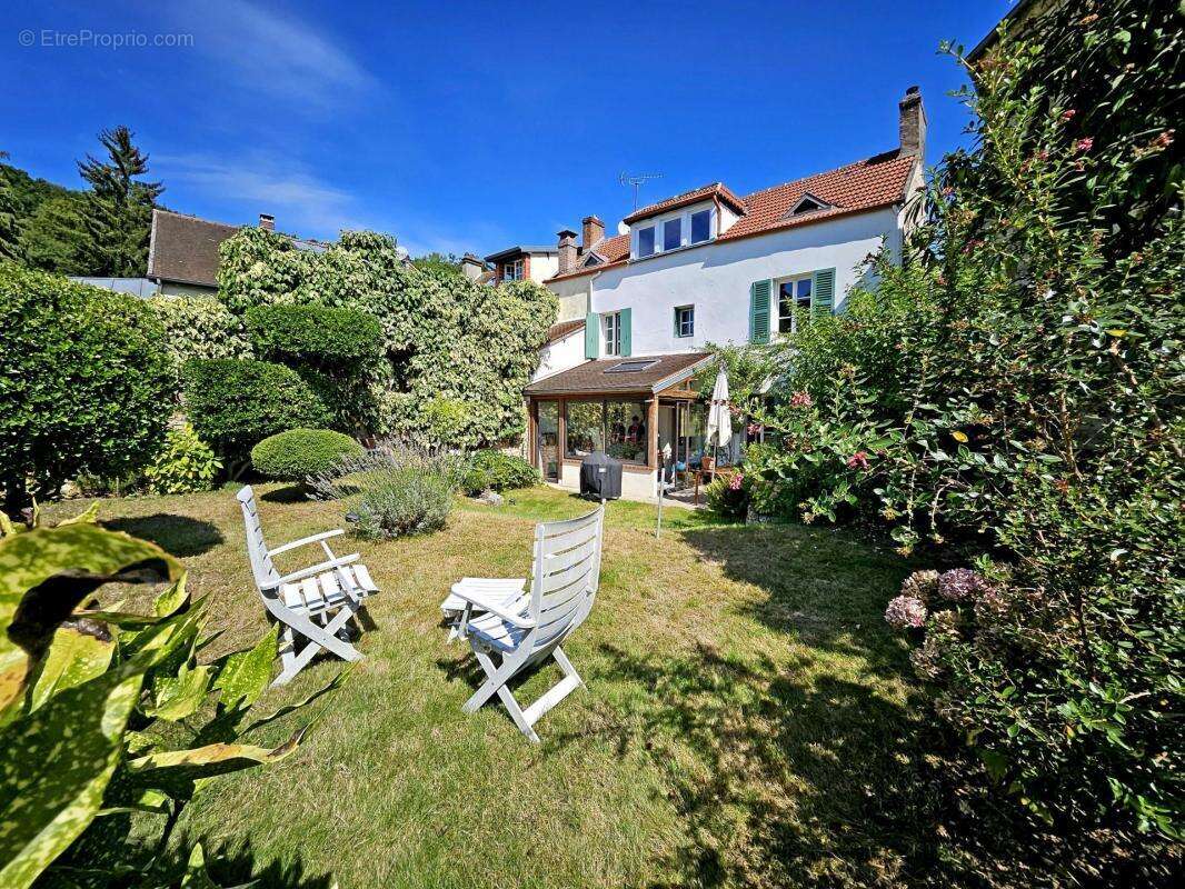 Maison à DAMPIERRE-EN-YVELINES