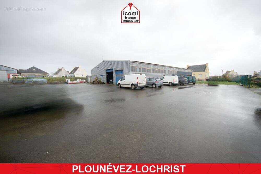 Commerce à PLOUNEVEZ-LOCHRIST