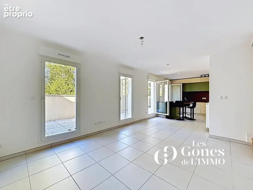 CRAPONNE   Un duplex familial de 102 m2 avec 3 chambres et deux terrasses - photo 5