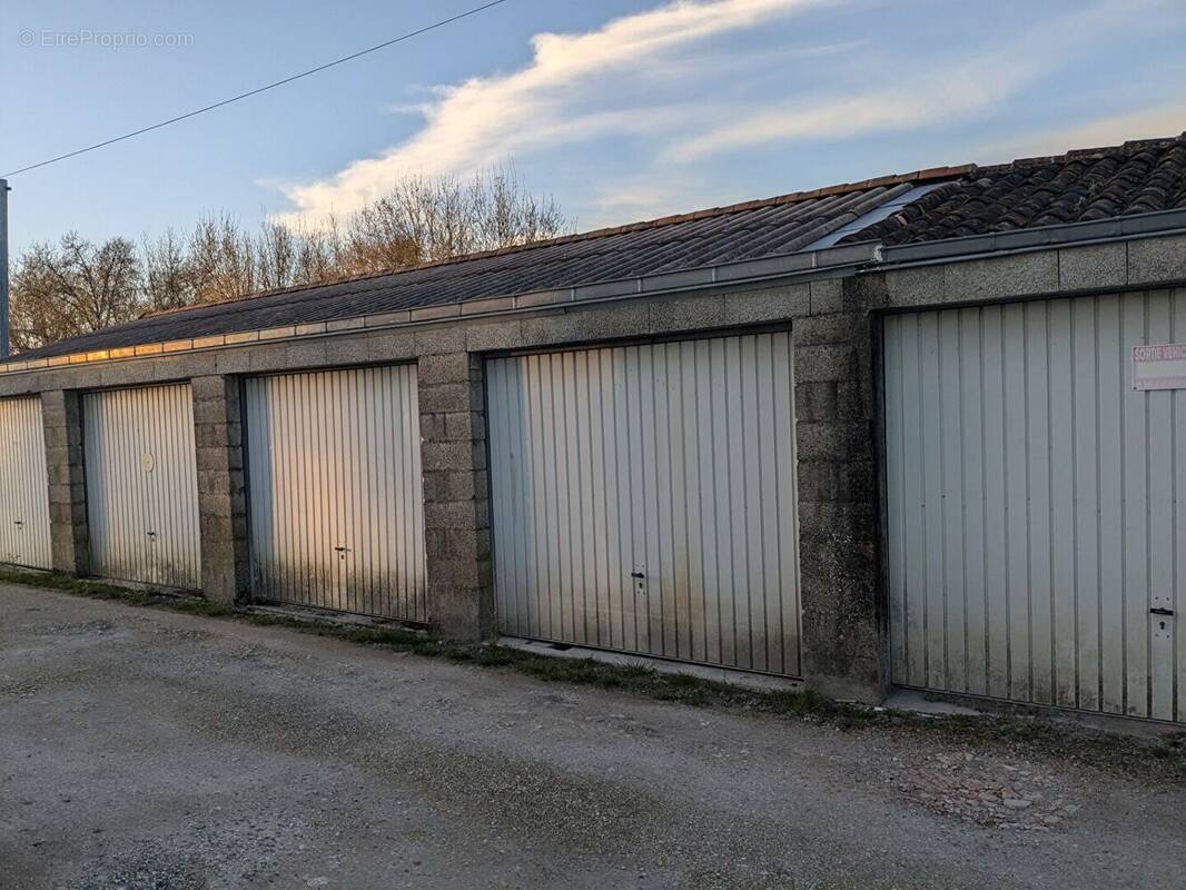 Parking à SAINTES