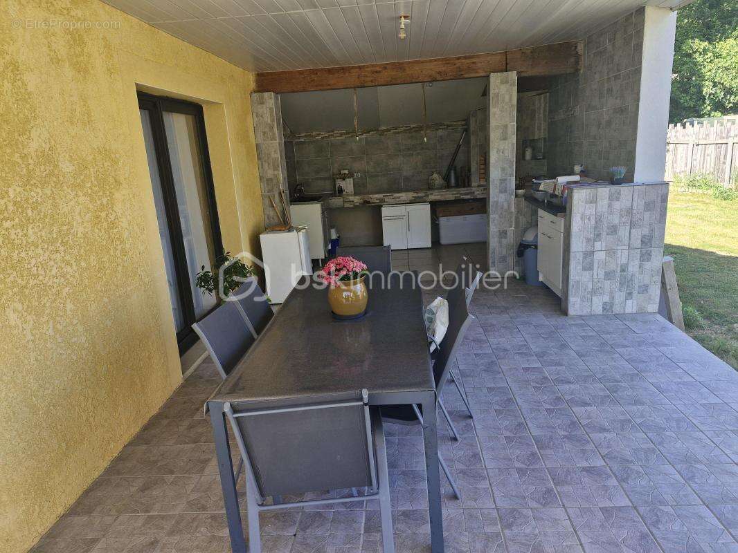 Charmante maison de 145m2 sur son terrain clos de 2224m2 dans un environnement calme à Mouleydier - photo 17