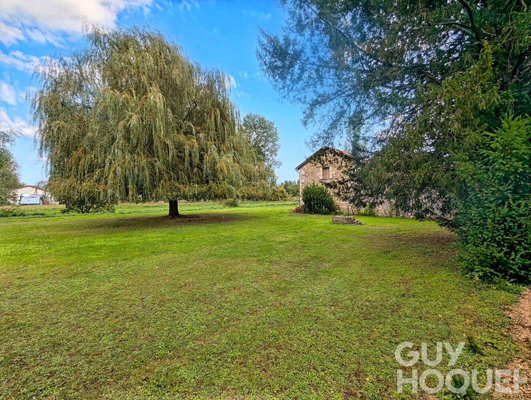 Maison à VENDEUVRE-DU-POITOU