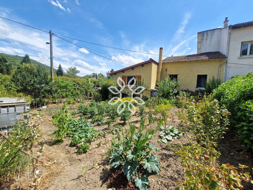 Viager libre   Maison avec terrain clos à Saint-Yvoine - photo 4