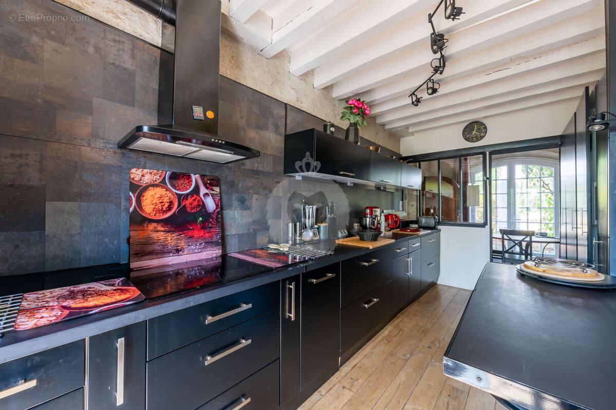 Ensemble immobilier de charme avec maison de 310 m2 et dépendances - photo 14
