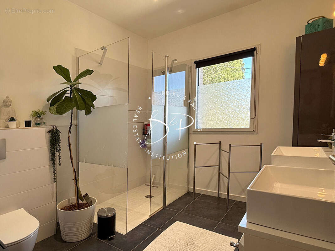 Draguignan Maison contemporaine de 154 m² , 4 ch avec piscine, terrain plat. - photo 16