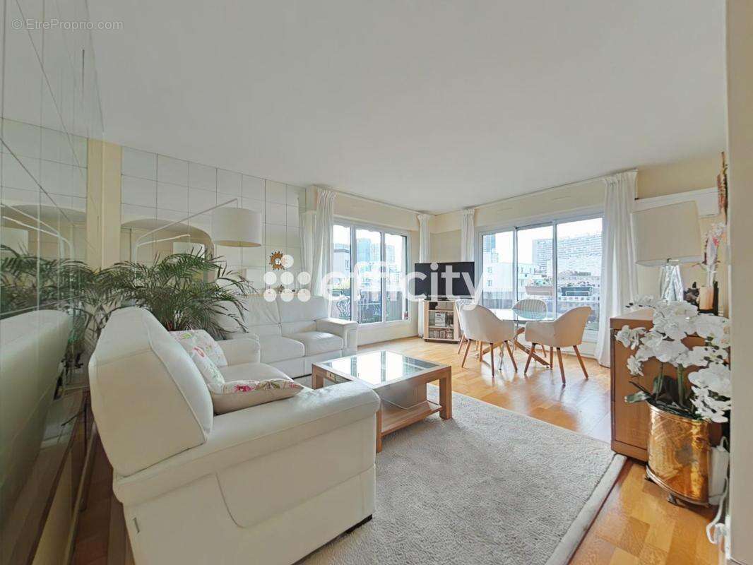 Appartement à COURBEVOIE