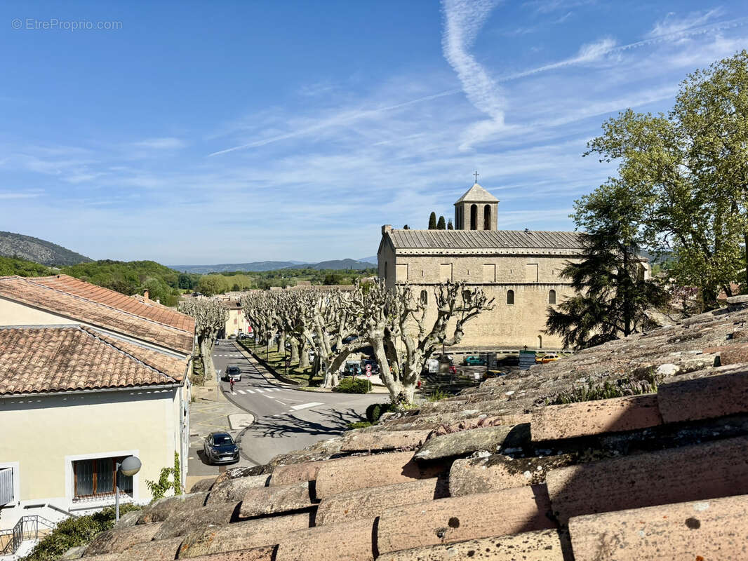 Appartement à MALAUCENE