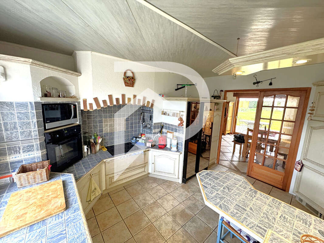 Maison à PRUNAY-LE-TEMPLE