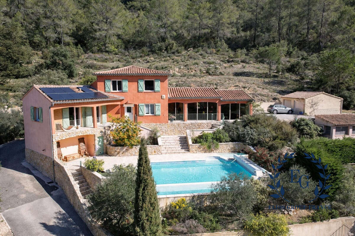 Maison à VINS-SUR-CARAMY