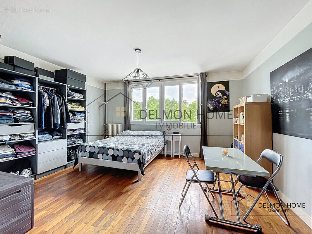 Appartement à COURBEVOIE