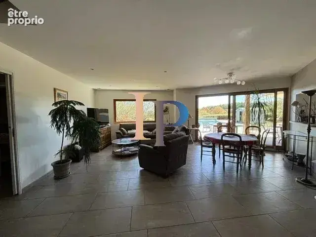 5 mn CHARLIEU maison avec vue et piscine - photo 8