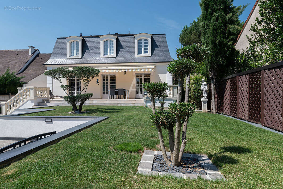 Maison à CHAMPS-SUR-MARNE