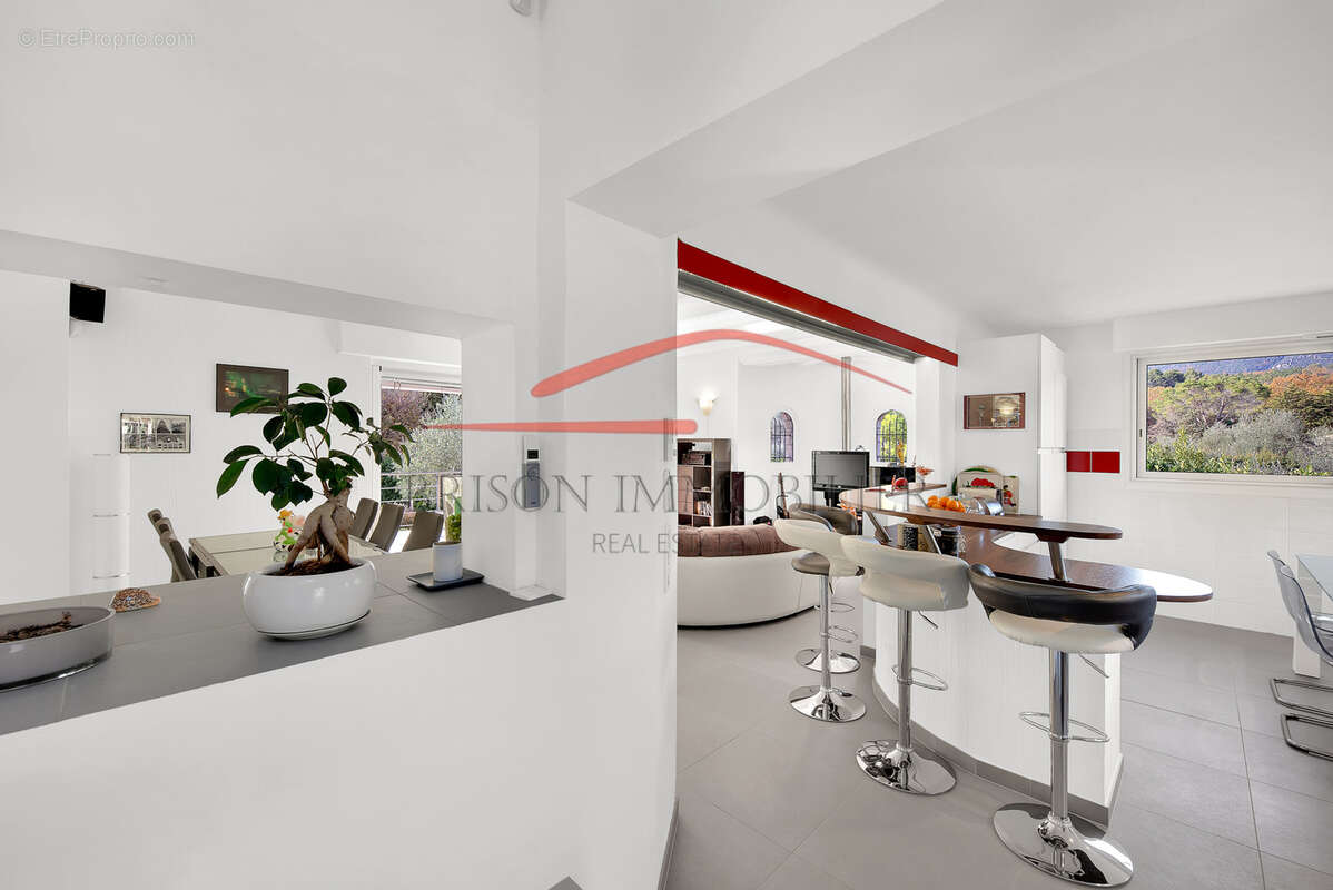 Maison à ROQUEFORT-LES-PINS