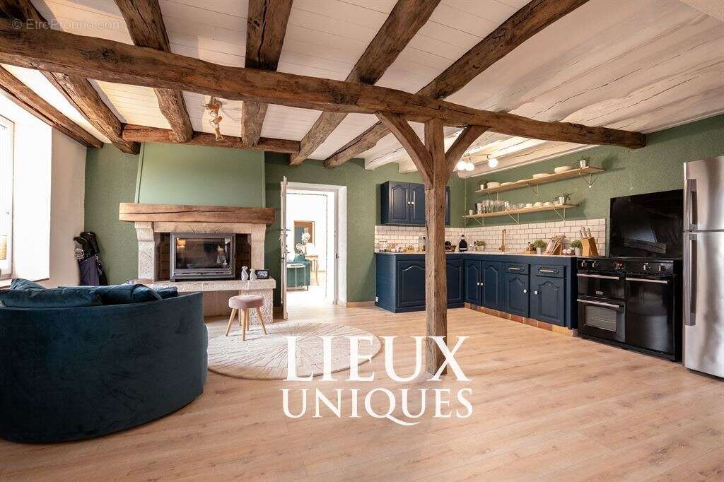 Maison à LA CHAPELLE-SAINT-MARTIN-EN-PLAINE