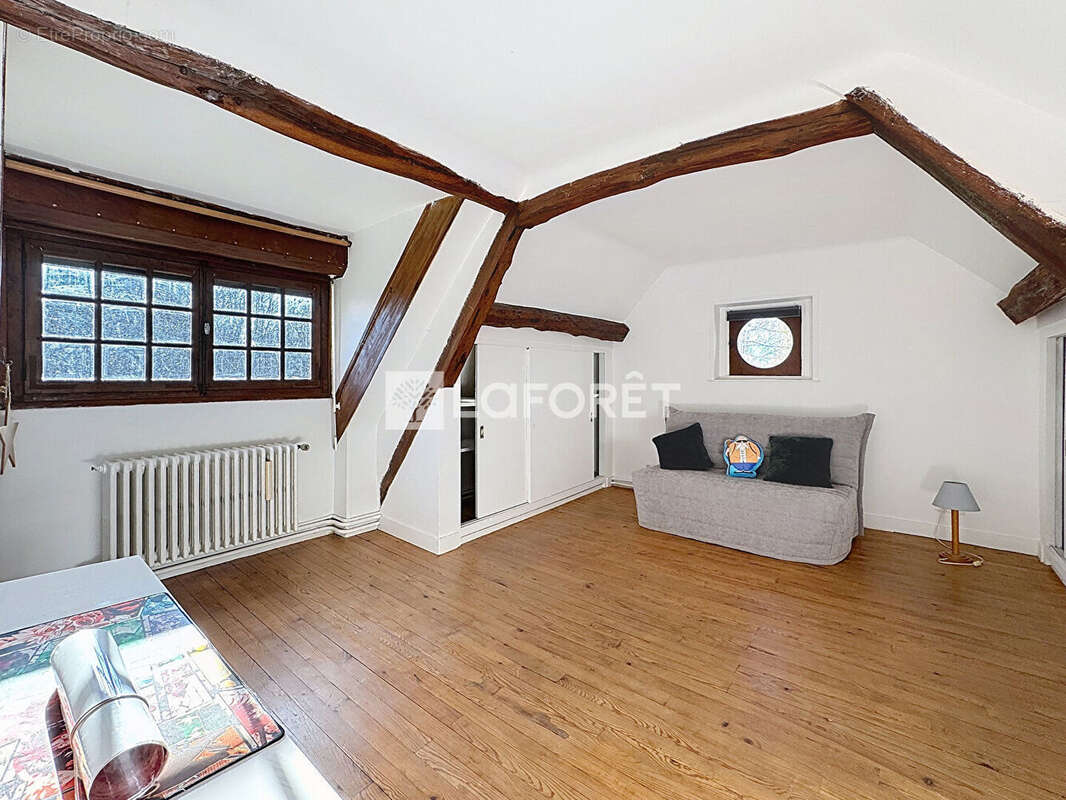 Maison à MENILLES
