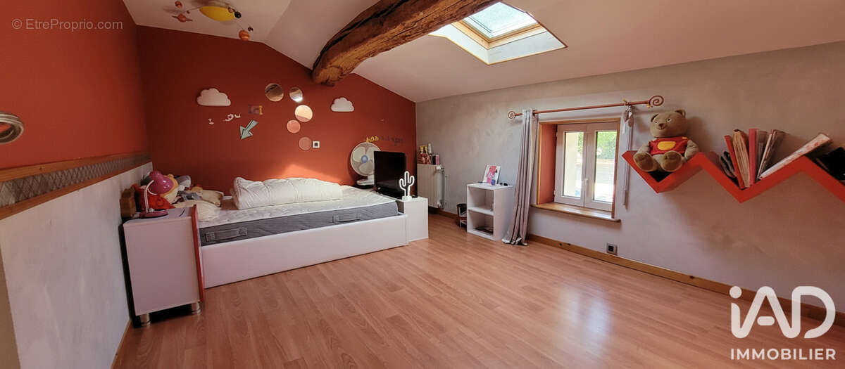 Maison 245 m² à Asnieres-La-Giraud  - photo 6