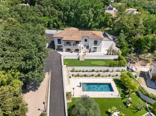 Maison à ROQUEFORT-LES-PINS