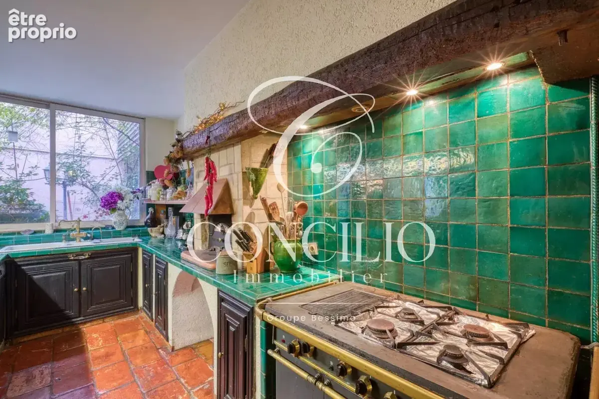 Paris 18e – Maison de caractère avec extérieur – 191,80 m² Carrez - photo 9