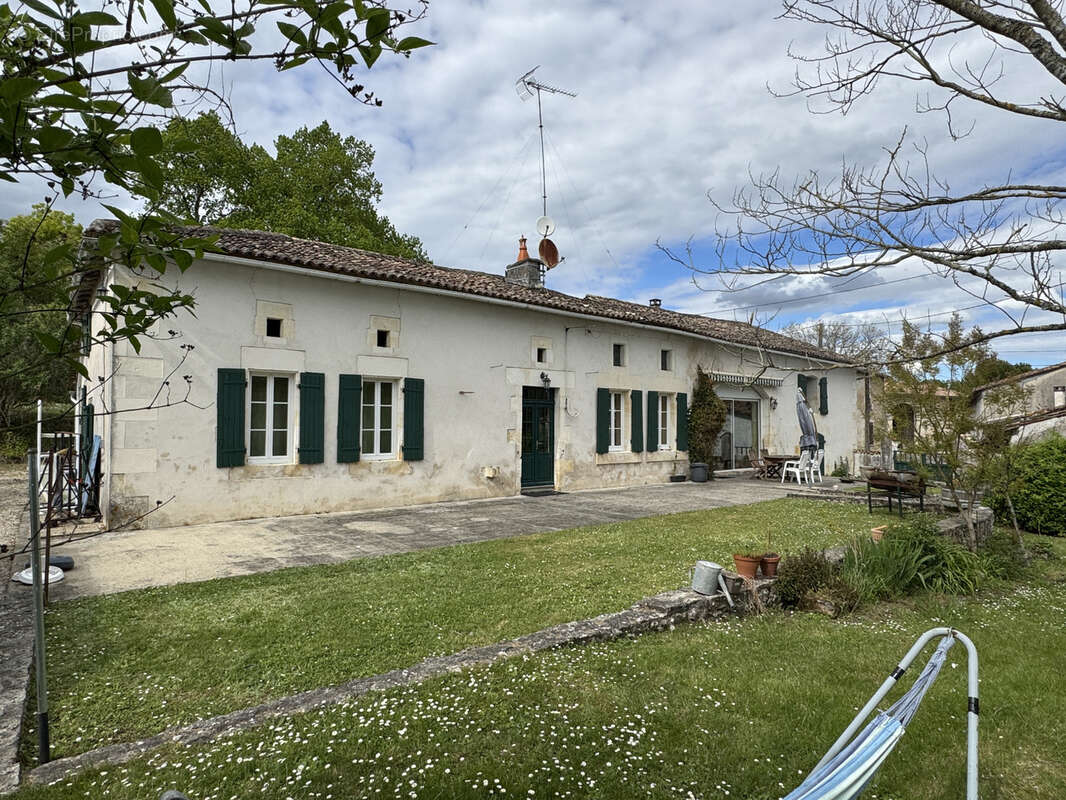 Maison à BAIGNES-SAINTE-RADEGONDE