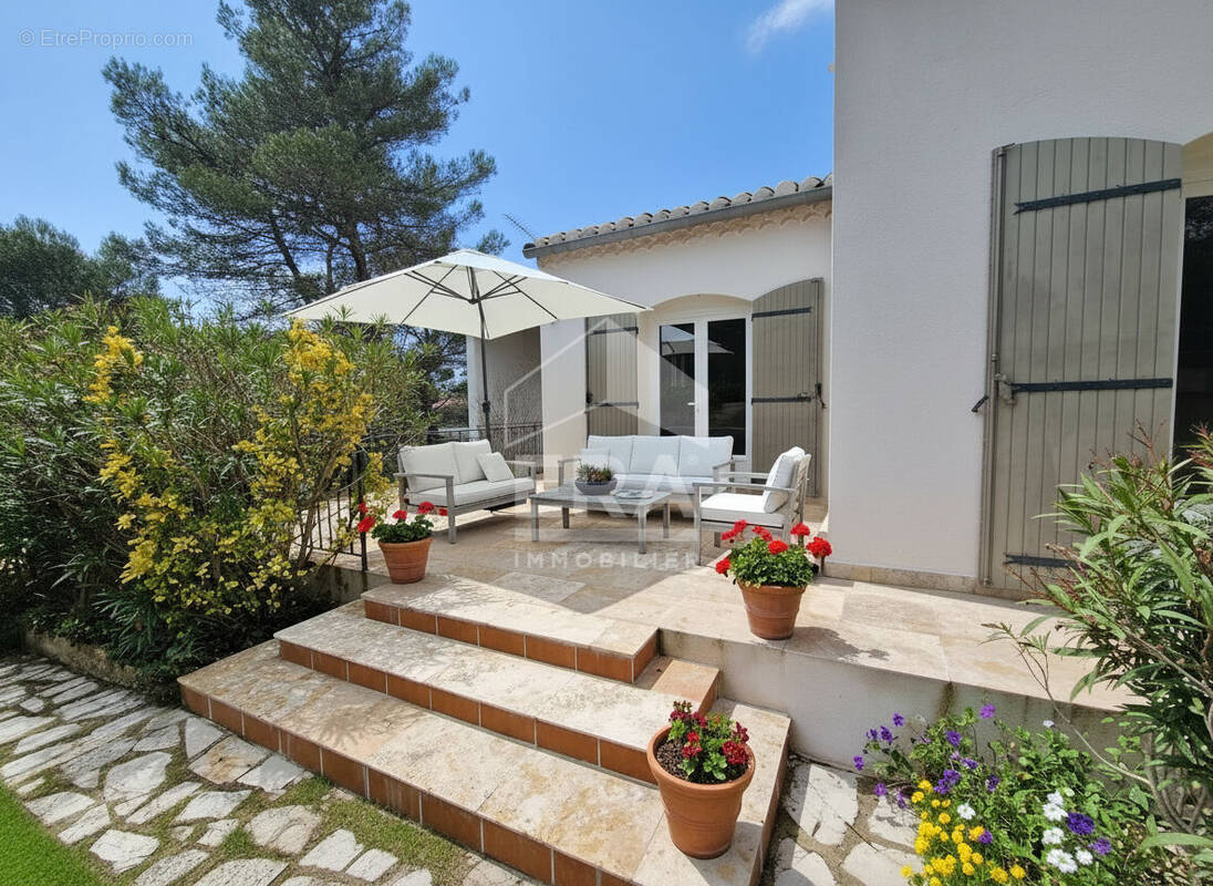 Maison à VERNEGUES