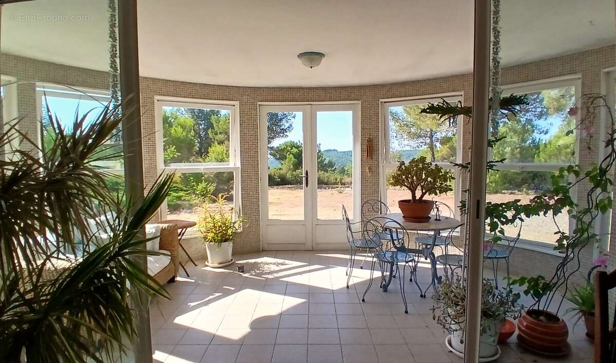 Villa unique de 220 m² habitables sur un terrain de 11651 m² - photo 14