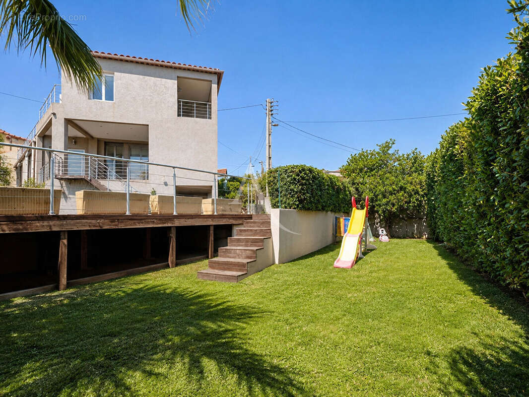 Maison familiale avec piscine, dépendance et stationnement ? Marseille 11e - photo 12