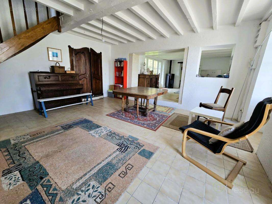 Maison 148 m² à Saint-Dizant-Du-Gua  - photo 7