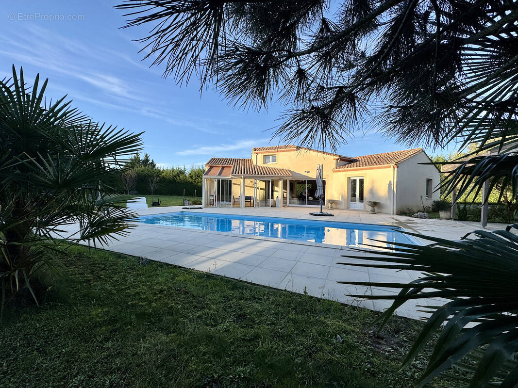 Maison à SAINT-ETIENNE-DE-FOUGERES