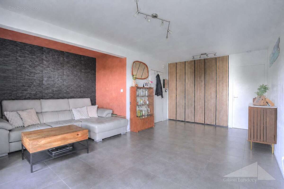Appartement à PREVESSIN-MOENS