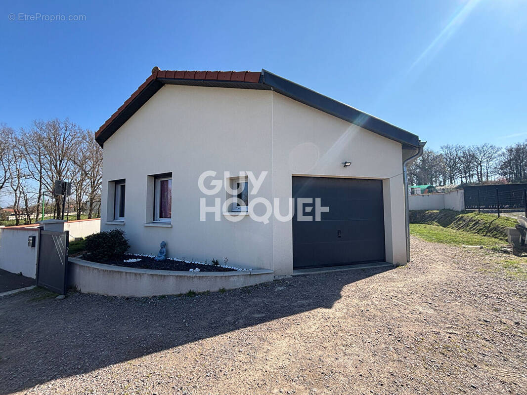 Maison à PONCINS