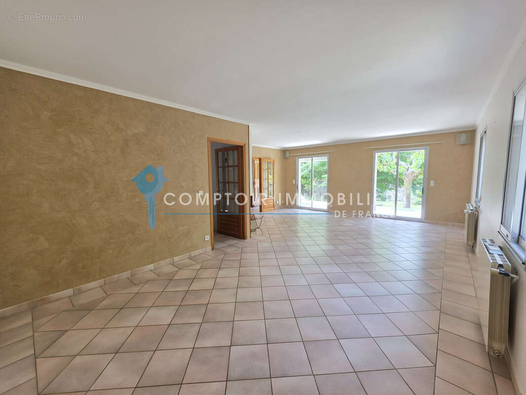 Dépt Hérault (34) -Aniane - À vendre - Villa T4/T5 avec terrasses, piscine, garage, sous-sol, parcelle de 1800 - photo 9