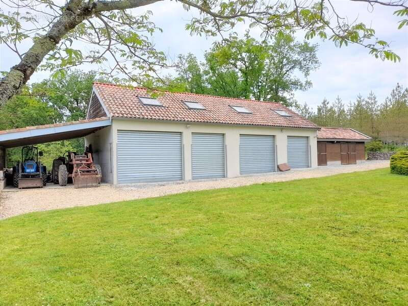 Belle Propriété avec piscine et dépendances - 6 pièces - à vendre - Proche de Villeréal - St Eutrope de Born (Lot-et-Garonne) - photo 13