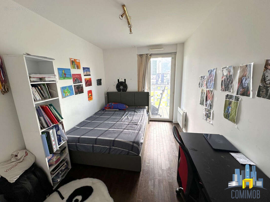 Appartement à COURBEVOIE