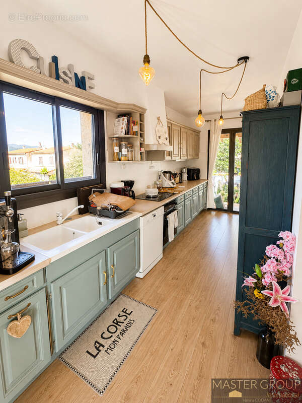 AJACCIO   Superbe villa de près de 200 m2 avec piscine, 6 chambres, deux appartements indépendants, garage et - photo 11