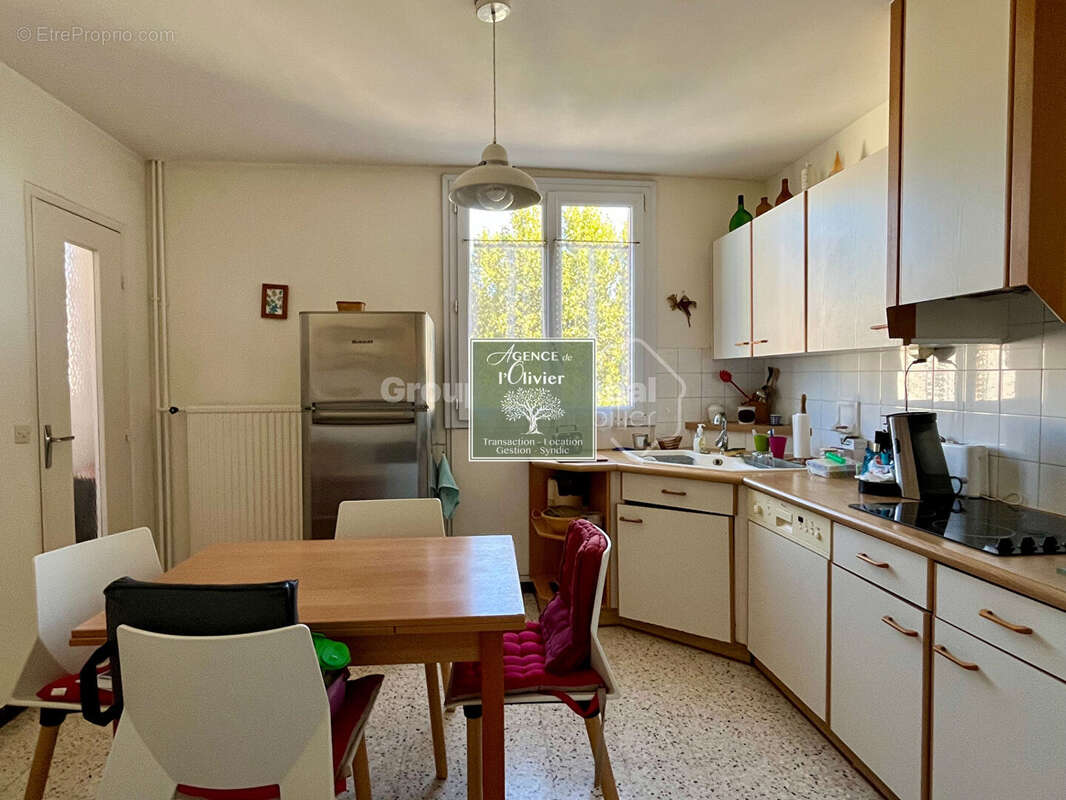 ARLES. Spacieux appartement T4. - photo 4
