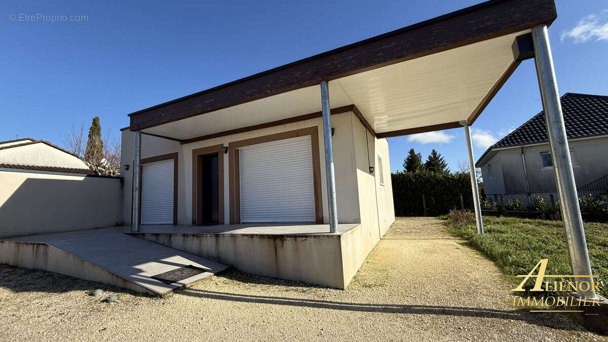 Maison à CHAMPCEVINEL