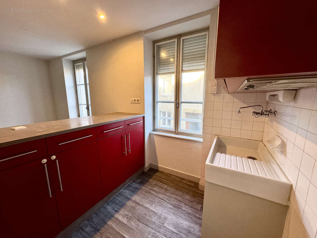 Maison à LES MARTRES-DE-VEYRE