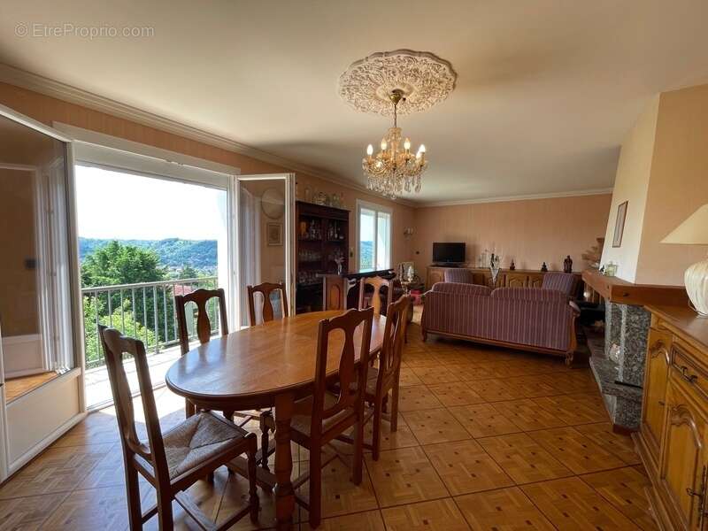 Maison à DECAZEVILLE