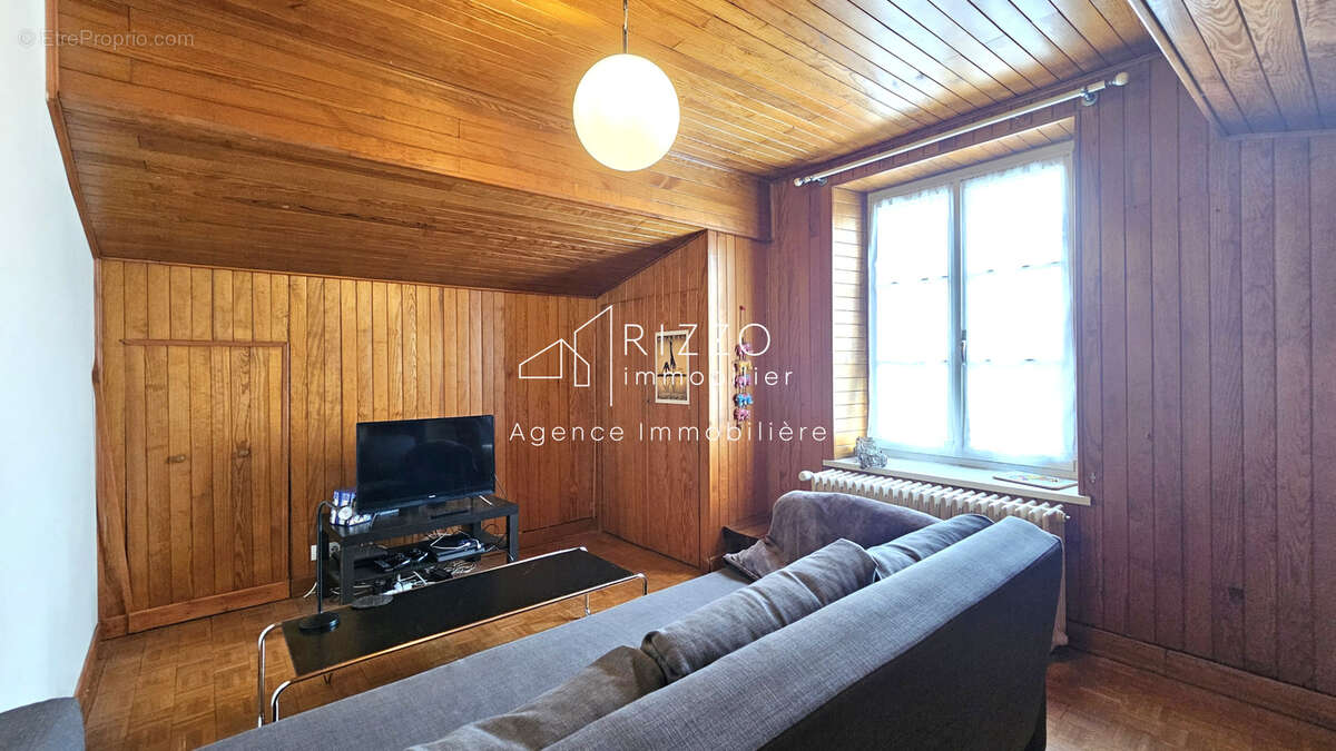 Centre Ferney, maison de 200m2 + dépendance de 41m2 sur terrain de 1590m2 - photo 26
