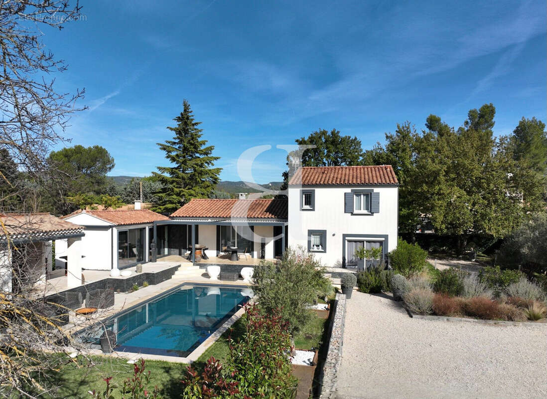 Maison à L'ISLE-SUR-LA-SORGUE