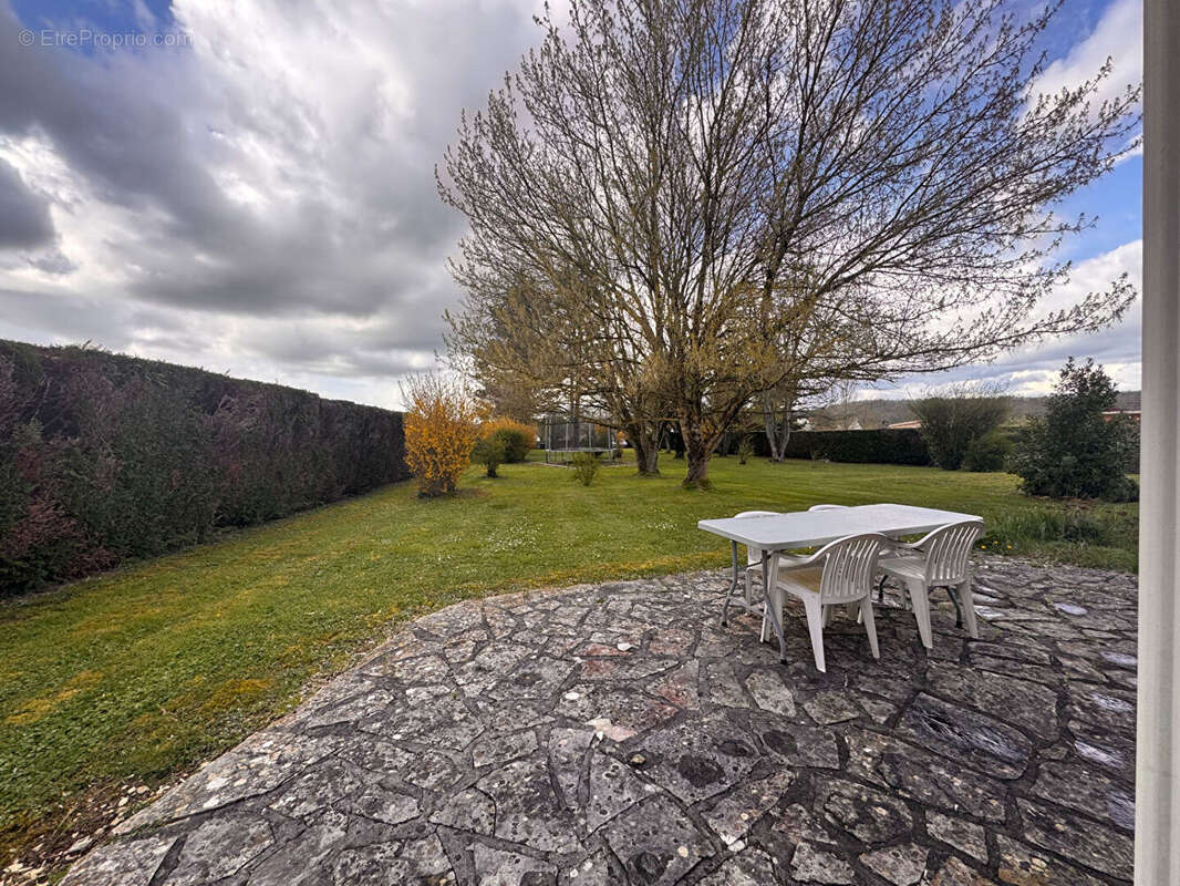 Maison à NOYERS