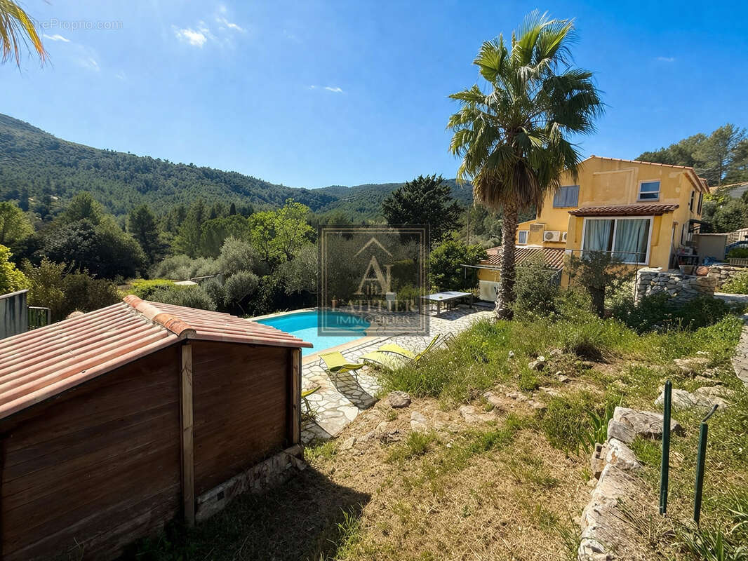 Maison de caractère avec 2 studios, piscine, sous sol et abris voiture sur une parcelle de 1250 m2 - photo 6