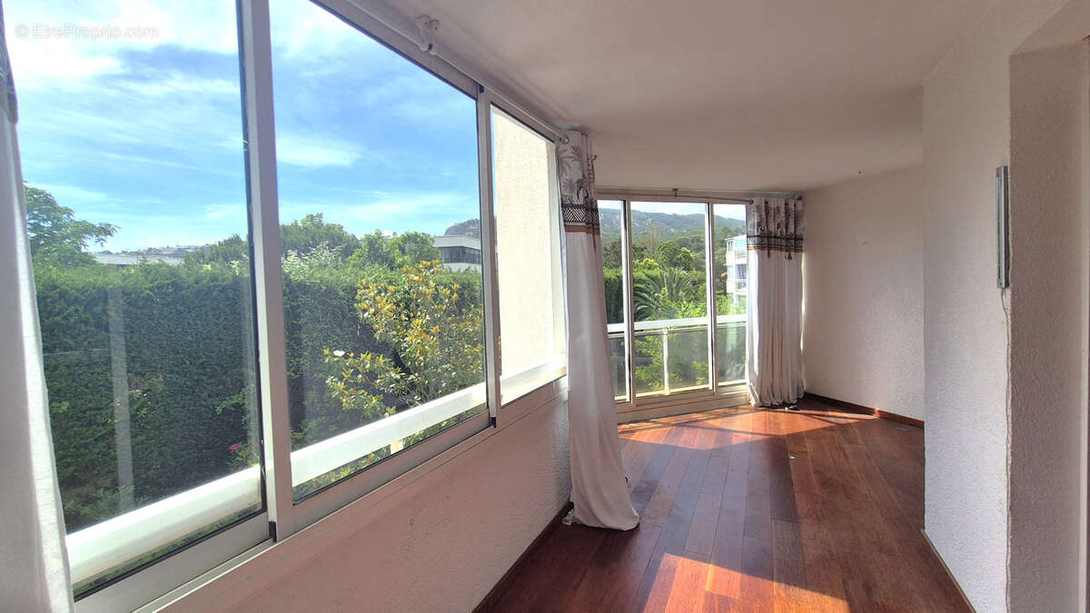Appartement à MANDELIEU-LA-NAPOULE