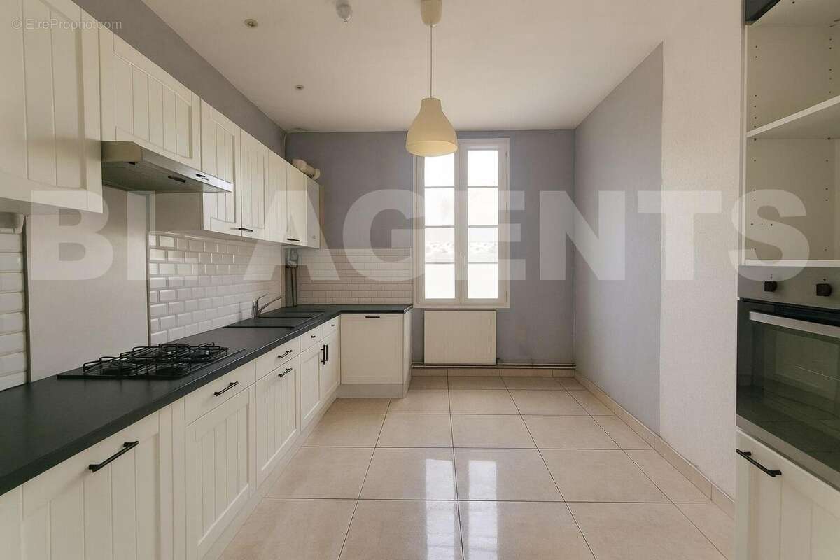 Cuisine moderne et lumineuse - Appartement à CASTELSARRASIN