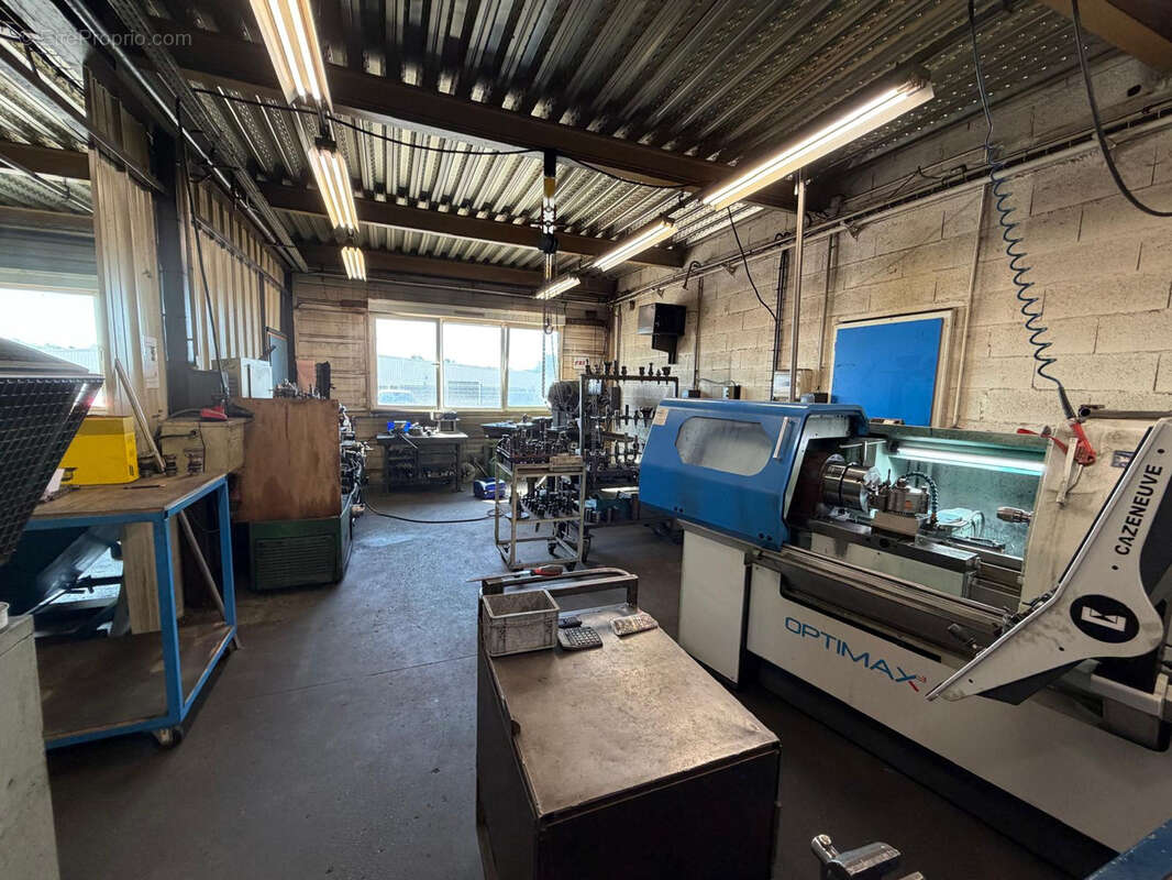 Vente ensemble immobilier industriel de 3 660 m2, sur terrain de 21 181 m2 LURE - photo 10
