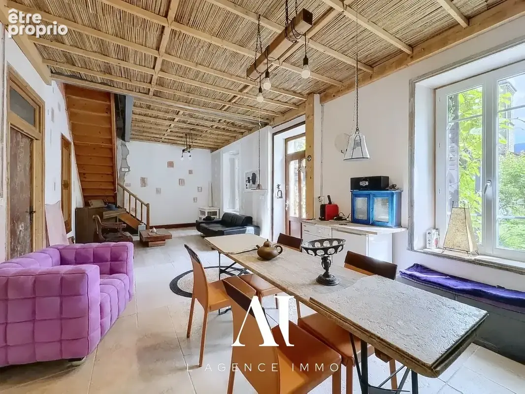 Maison 9 pièces 237 m² à vendre à Chaley (01230) - photo 2