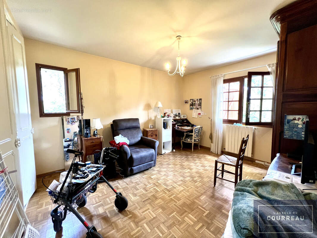 Maison à SAINT-CLEMENT-DE-RIVIERE