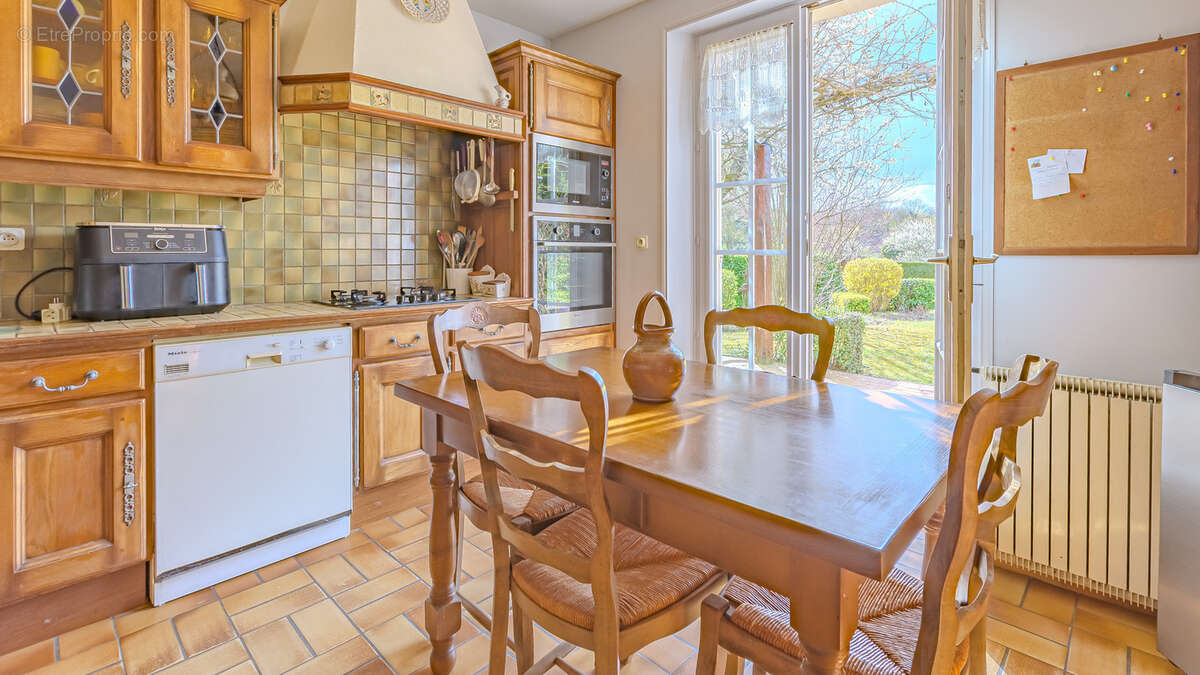 Maison à AVILLY-SAINT-LEONARD